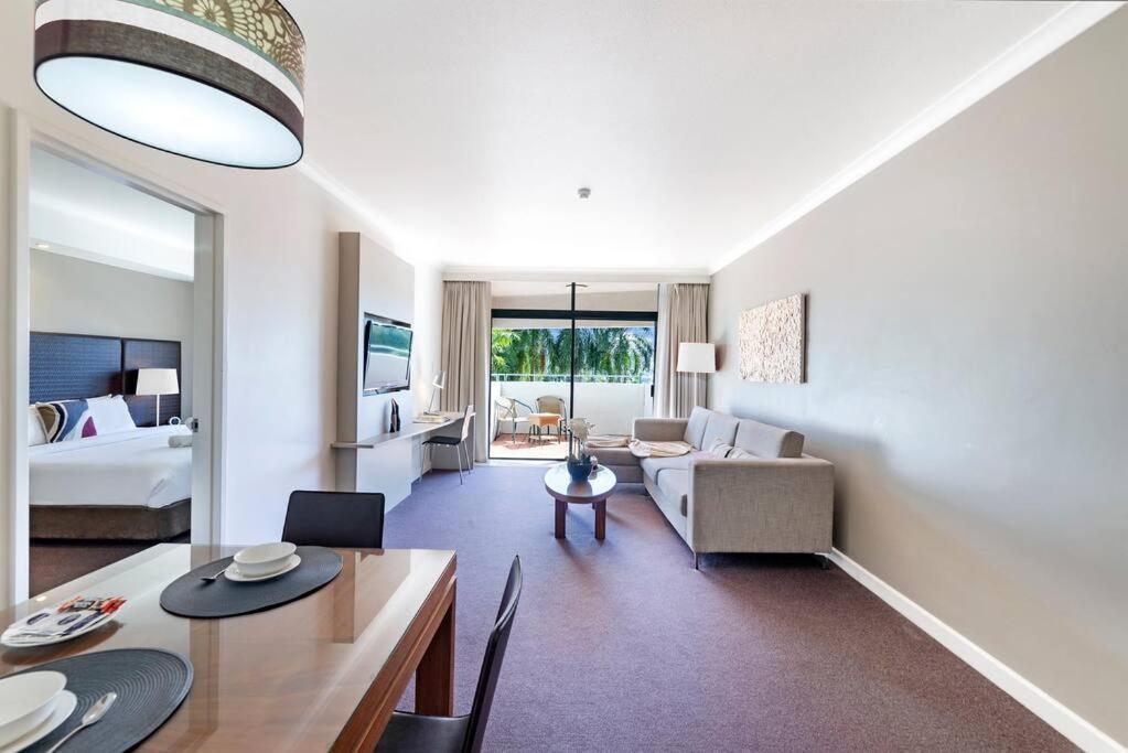 'Towering Palms' Resort-Style Apartment With A Separate Studio ดาร์วิน ภายนอก รูปภาพ